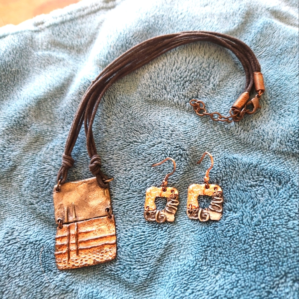 🎉3/$25 Free Shipping Sale🎉 Bronze/Gunmetal Necklace Earring Set